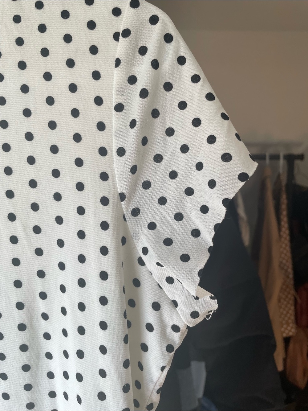 Worthington t-shirt style top size medium white & black polka dots lightweight - Picture 3 of 5